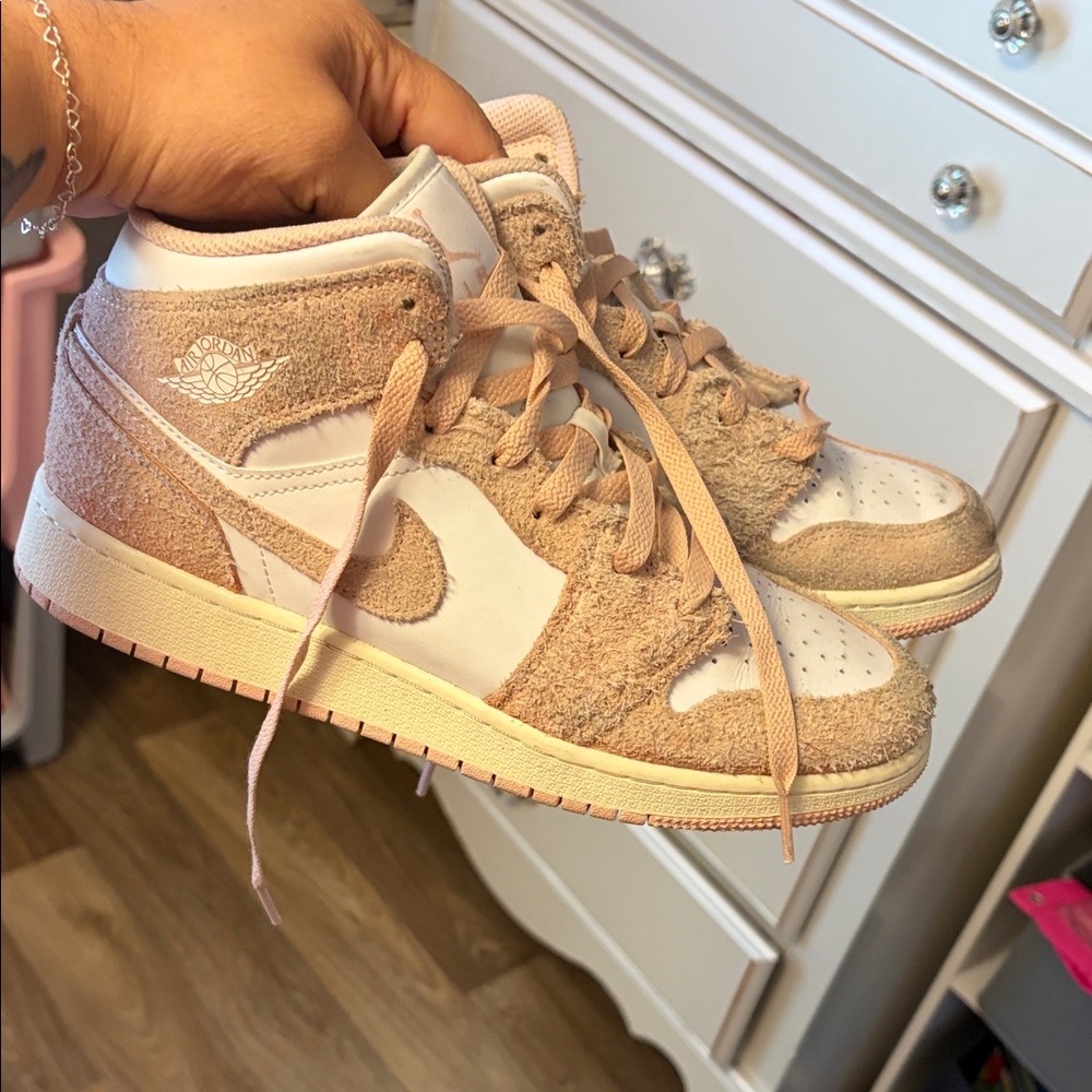 Nike Youth Sneakers will  need to be clean  due to marks on toes
